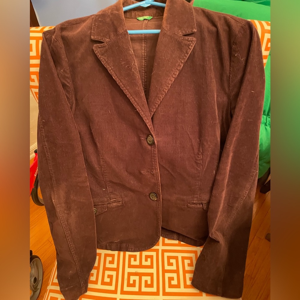 Beautiful brown cord jacket from Benetton. Perfect for fall or spring.